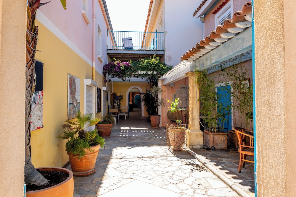 Hôtel Les Flots Bleus 3/36
