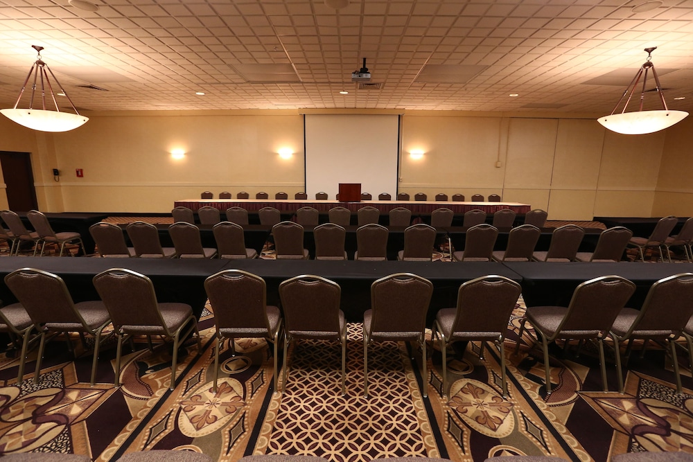 Ramada by Wyndham Midtown Grand Island 28/30