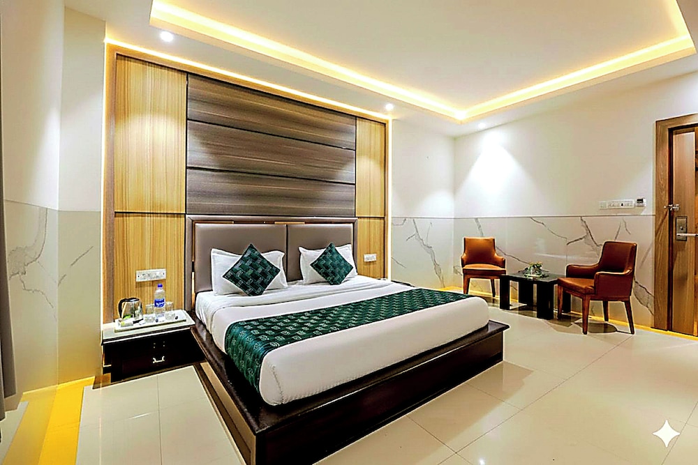 AIRPORT HOTEL DELHI 37 31/64