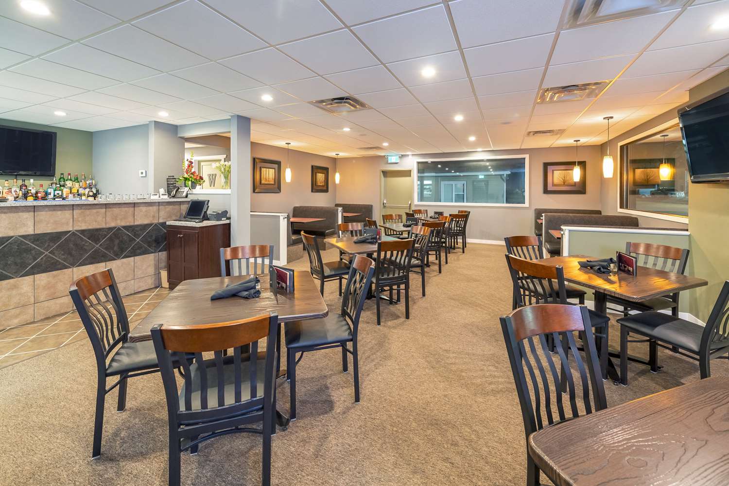 Econo Lodge Inn & Suites Medicine Hat Highway 1 11/14