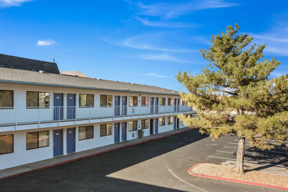 Motel6 Winnemucca, NV 56/60