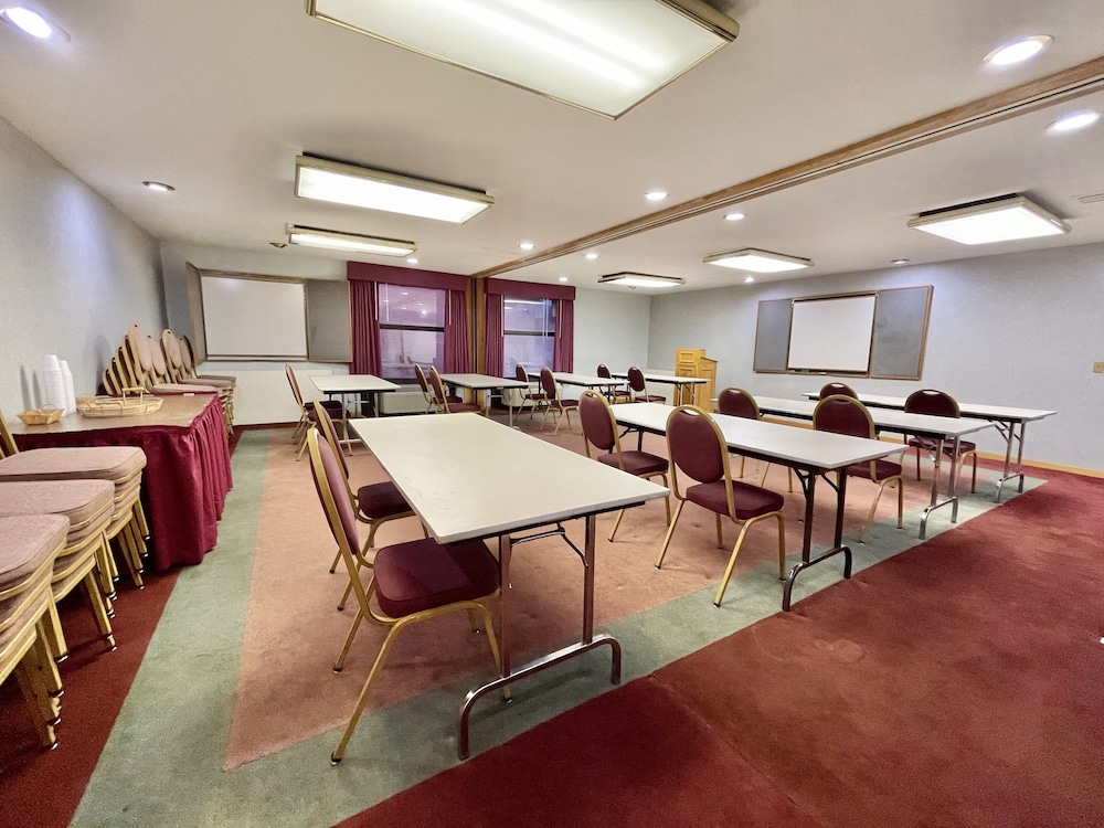 FairBridge Inn & Suites Fort Wayne 47/52