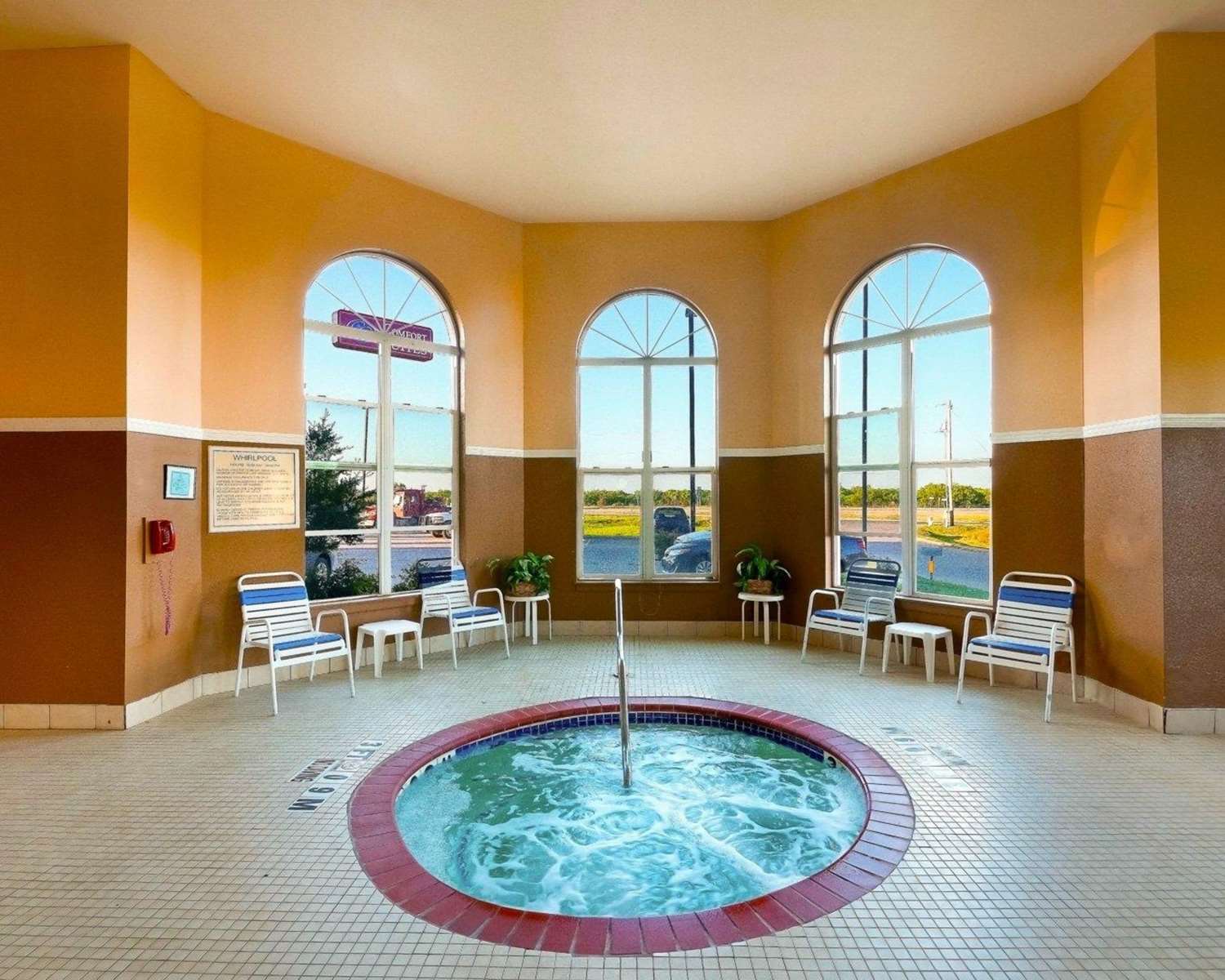 Comfort Suites University TX 16/27