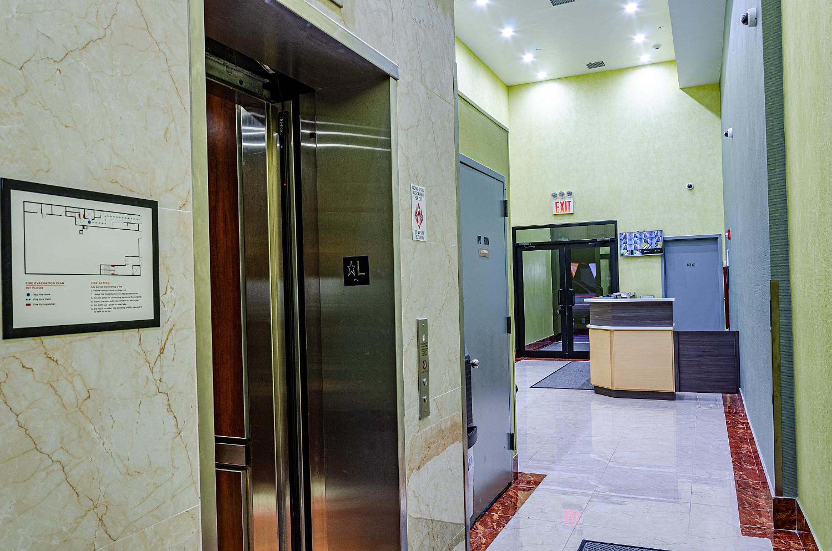Elmhurst Hotel 14/50