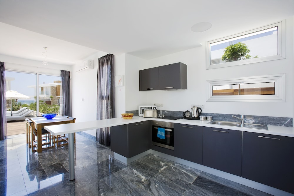 Paradise Cove Luxurious Beach Villas 28/50