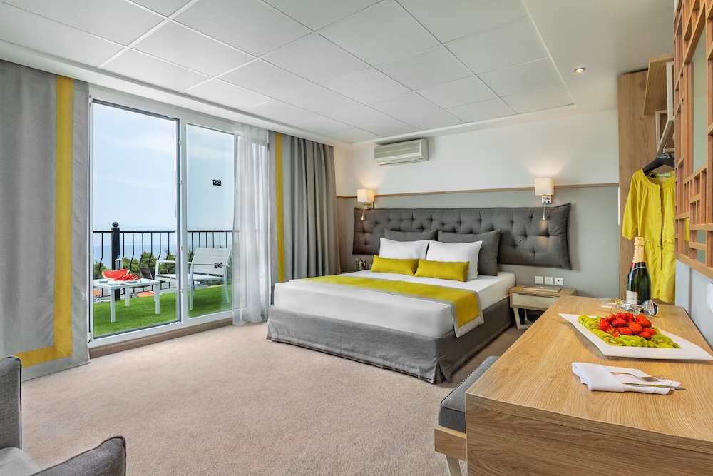 Kriopigi Hotel 54/104