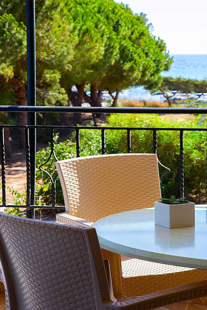 Romanos Beach Villas 34/49