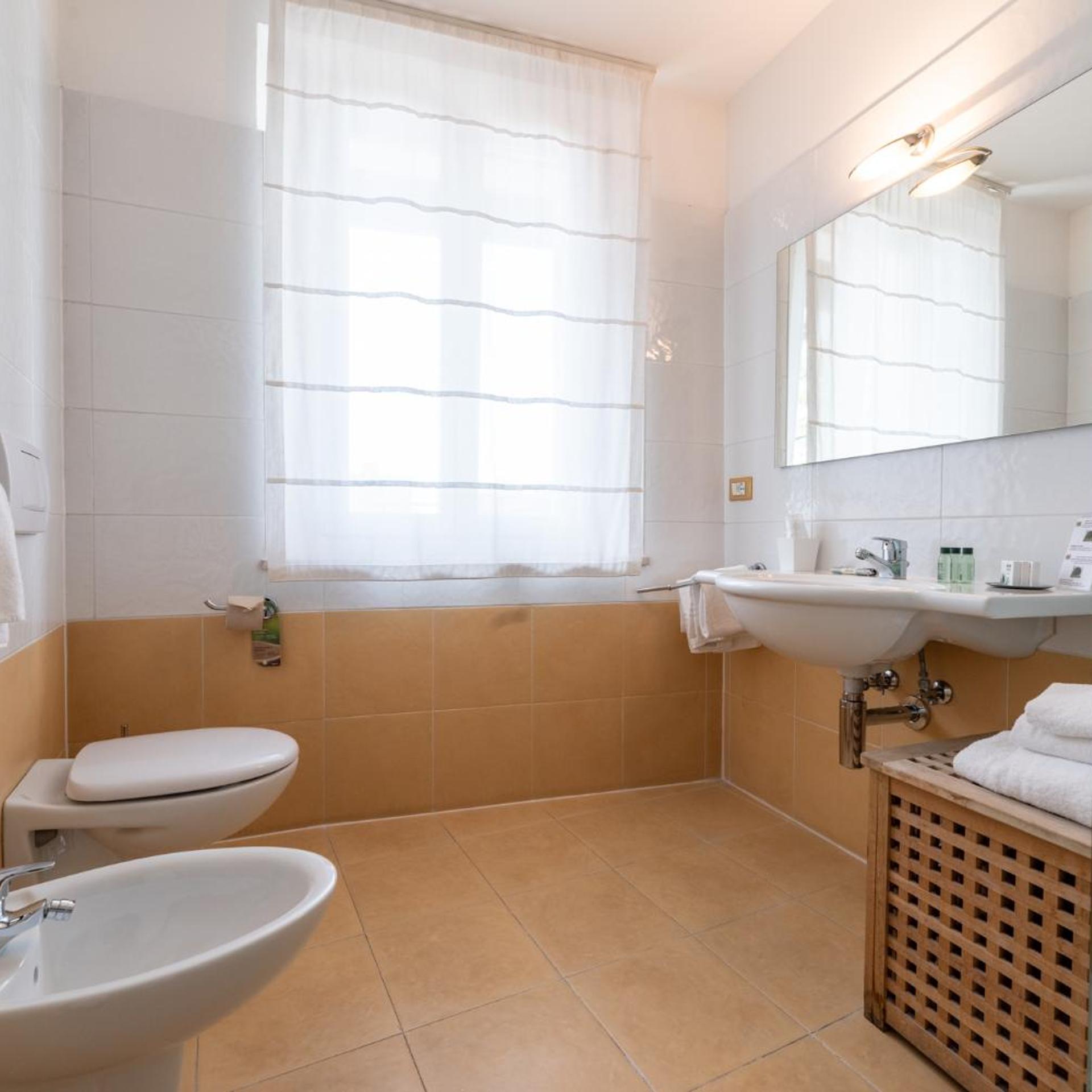 غرفة كومفورت ثلاثية، HOTEL SUITE INN 4/4