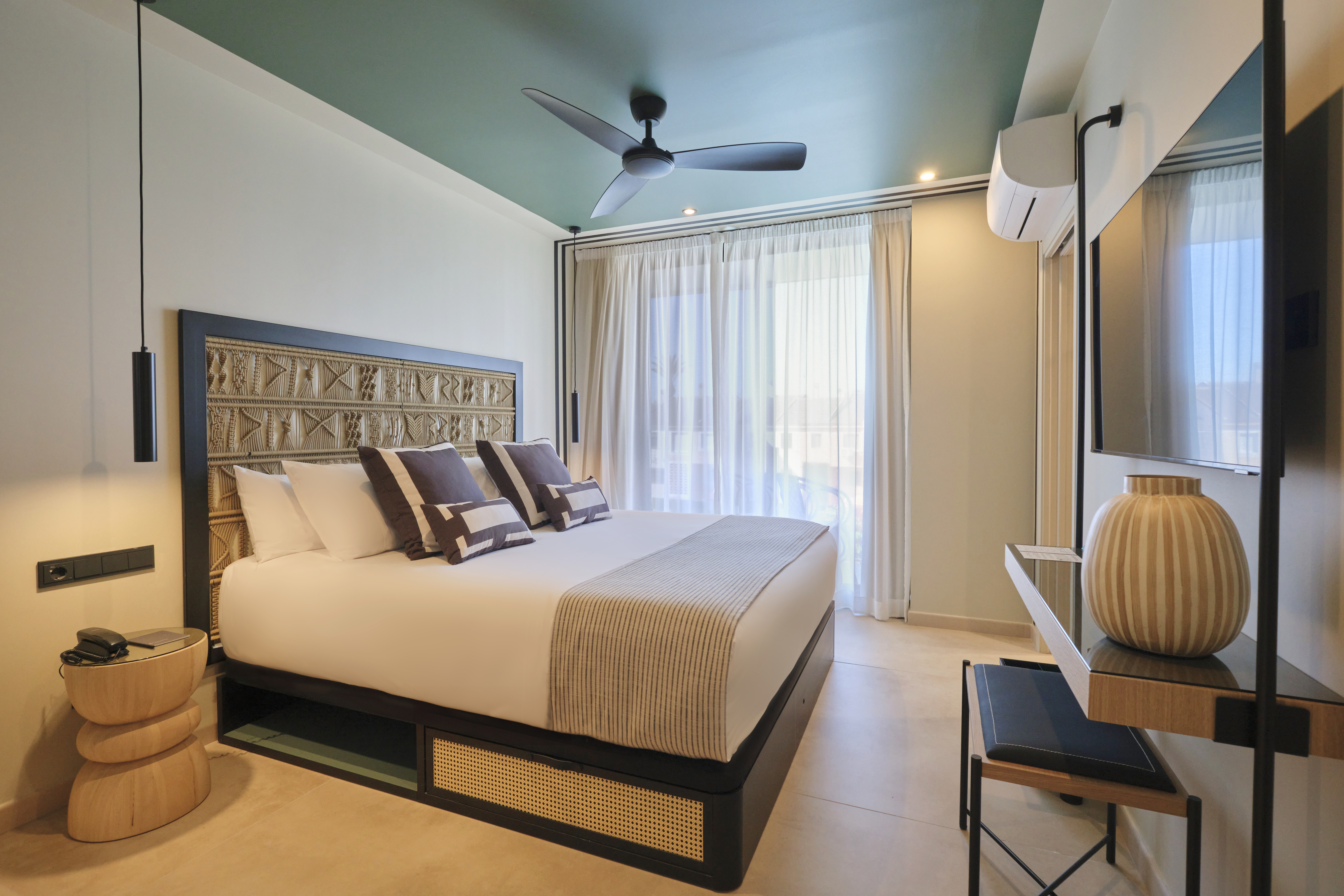 Room, Double or Twin Bed, Sea View