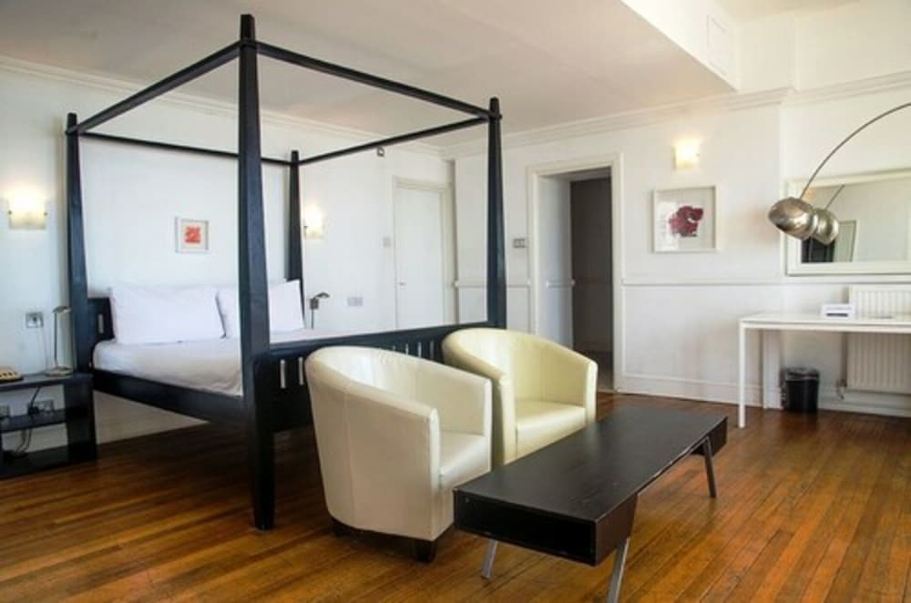 The Kings Hotel 42/55