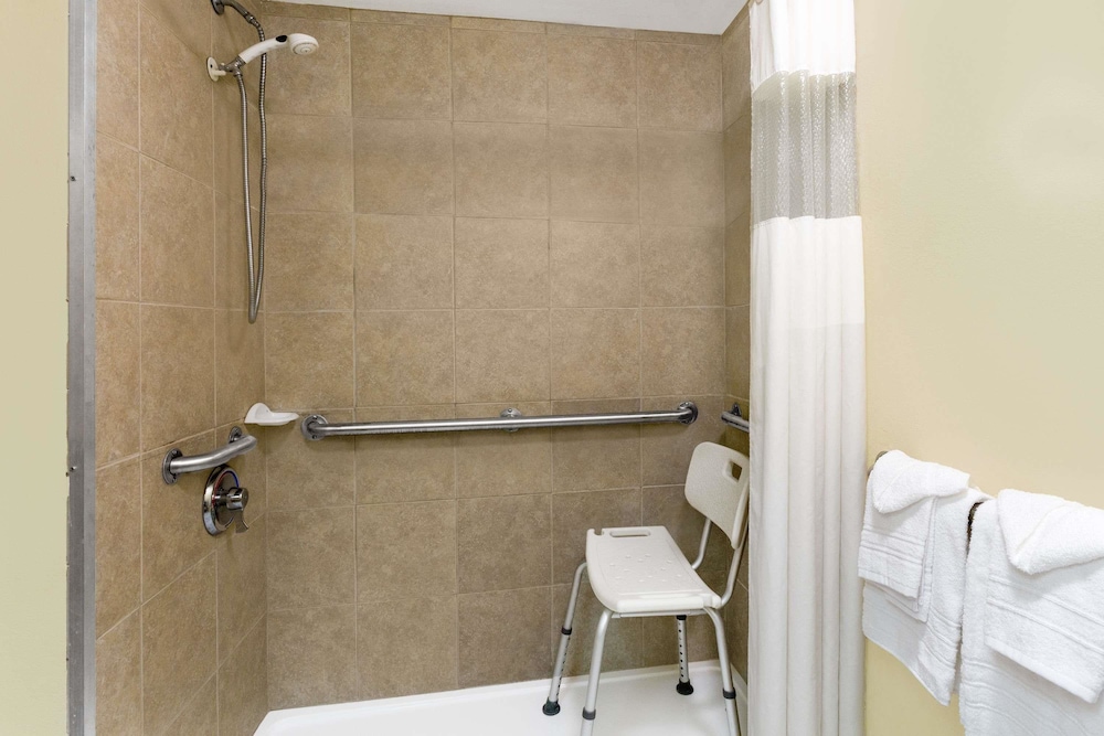 Travelodge By Wyndham Perry GA 15/33
