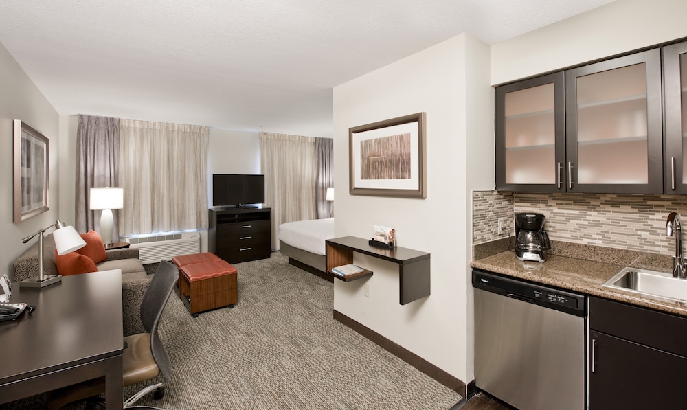 Staybridge Suites Charlotte Ballantyne 34/70