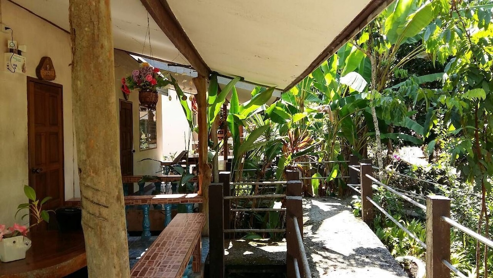 Subtawee Resort 9/18