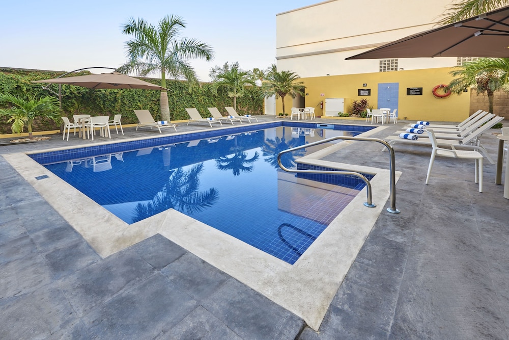 City Express by Marriott Tampico 7/65