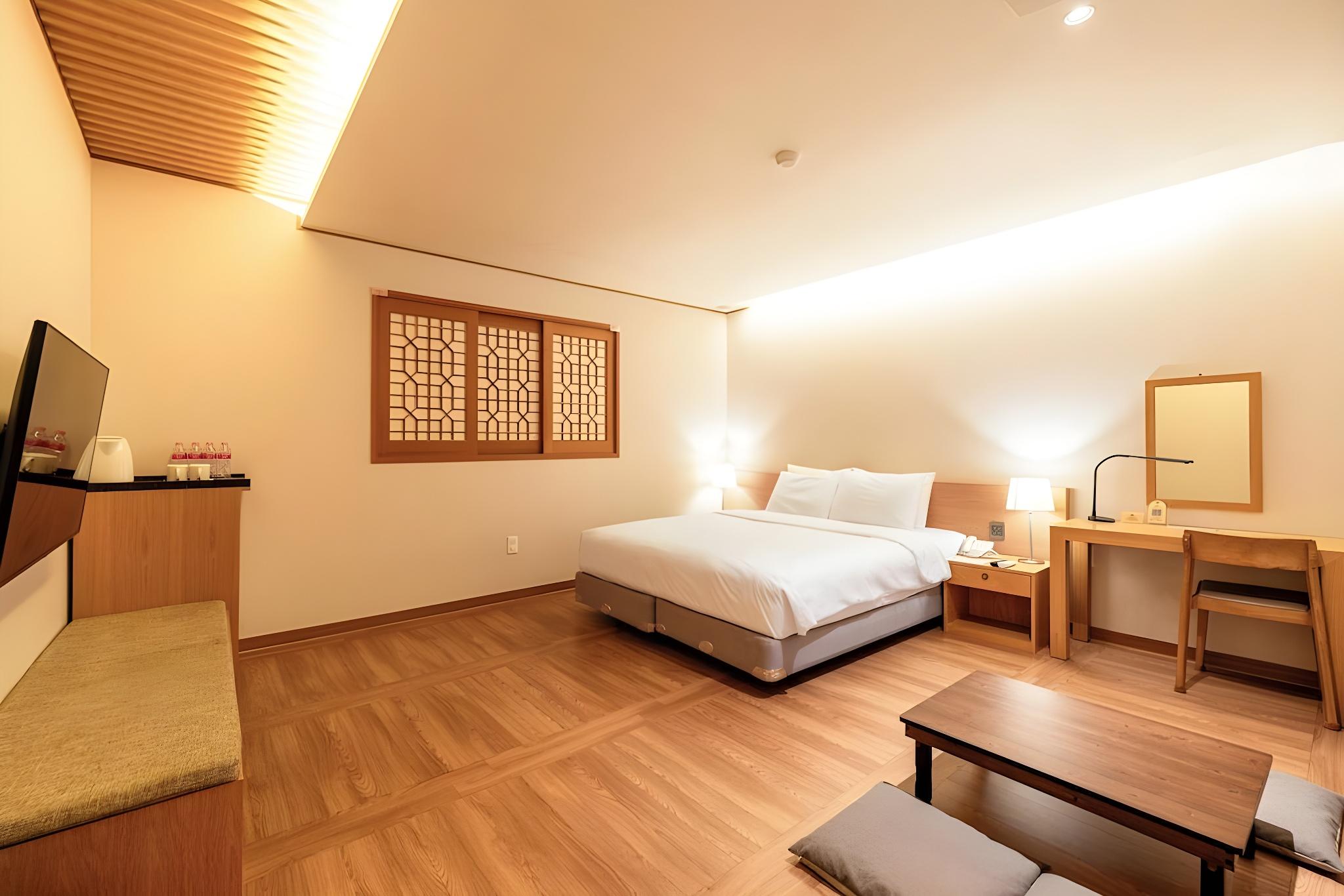 Deluxe, 2 Double Beds, No Parking