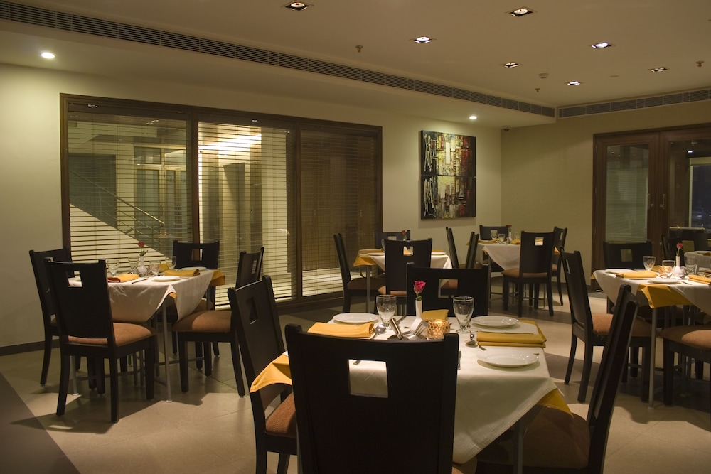 Shervani Nehru Palace Hotel 30/38