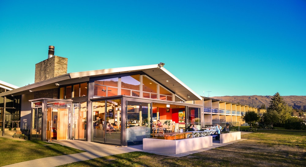 Wanaka Hotel 4/37
