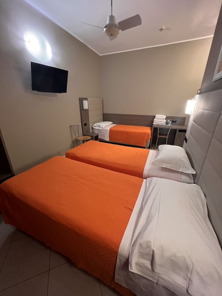 ROOM, TRIPLE