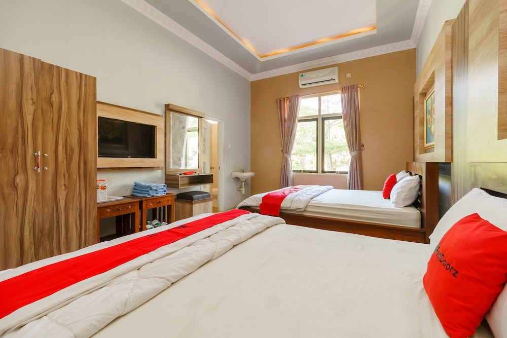 RedDoorz Resort Premium @ Sangkan Hurip Kuningan 16/49