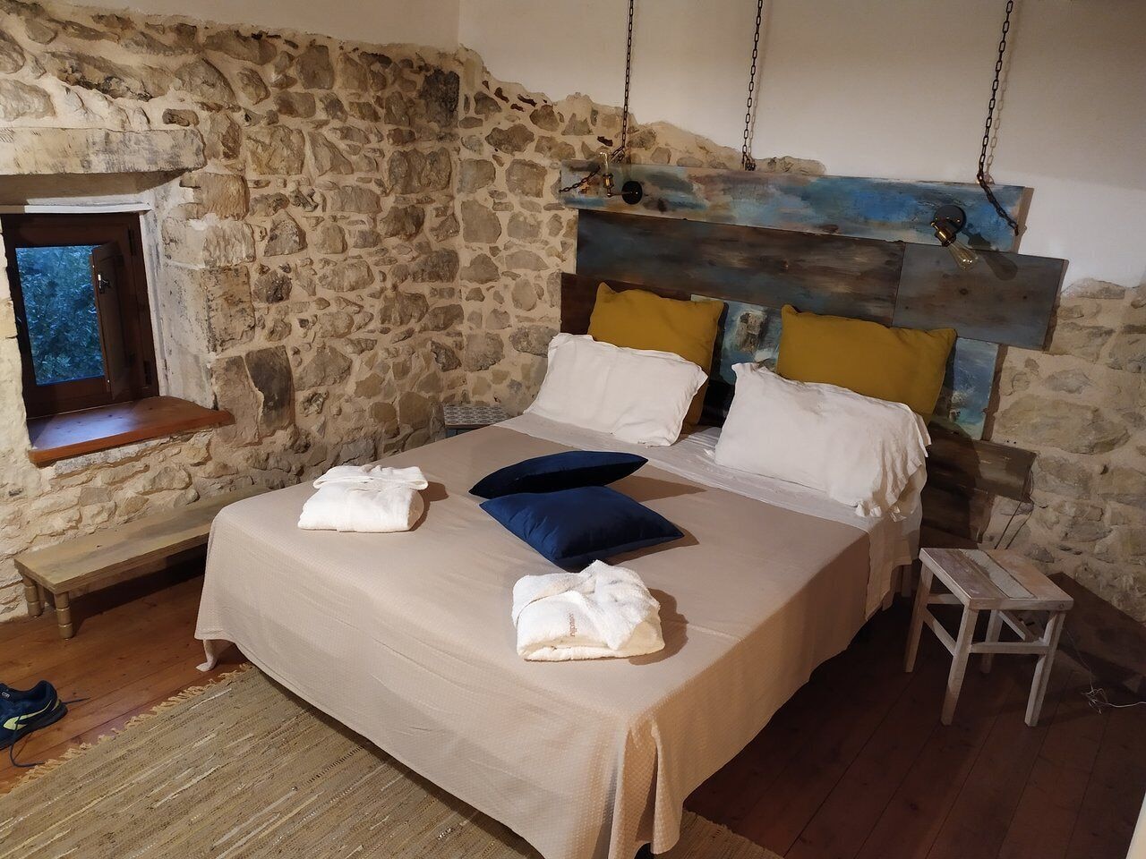 TRADITIONAL, HOUSE, KING BED, HILL VIEW, HOT TUB
