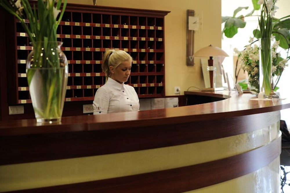 Bursztyn Medical Spa & Wellness 10/74