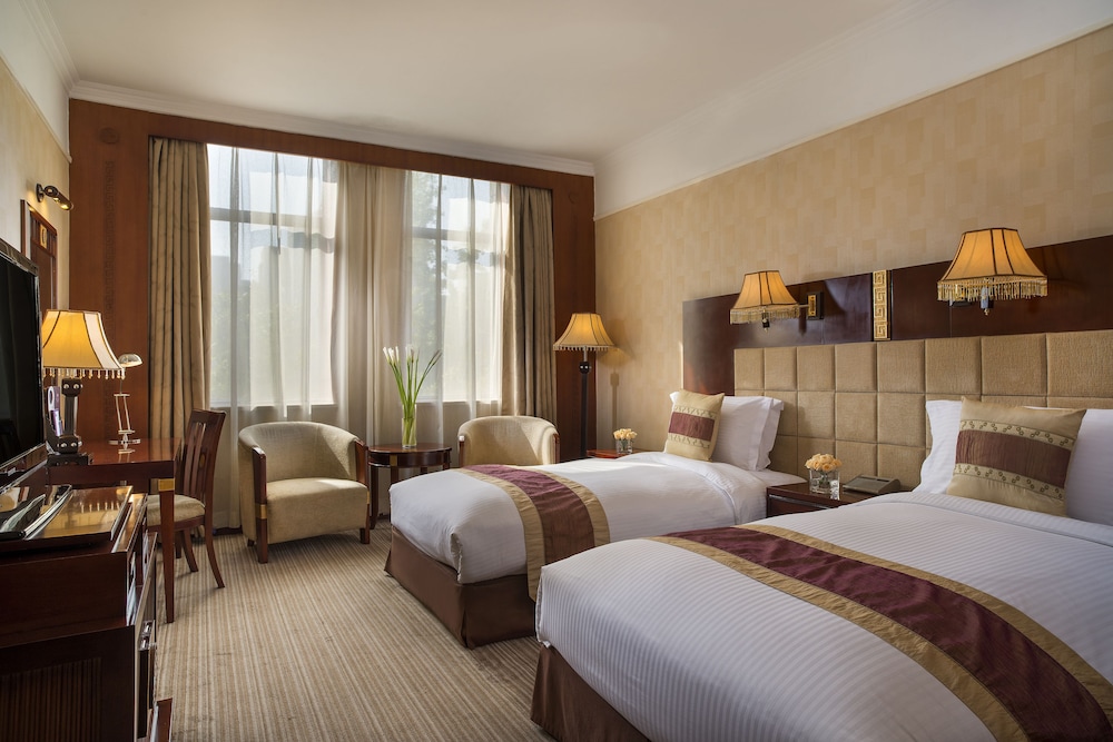Grand Mercure On Renmin Square 12/64