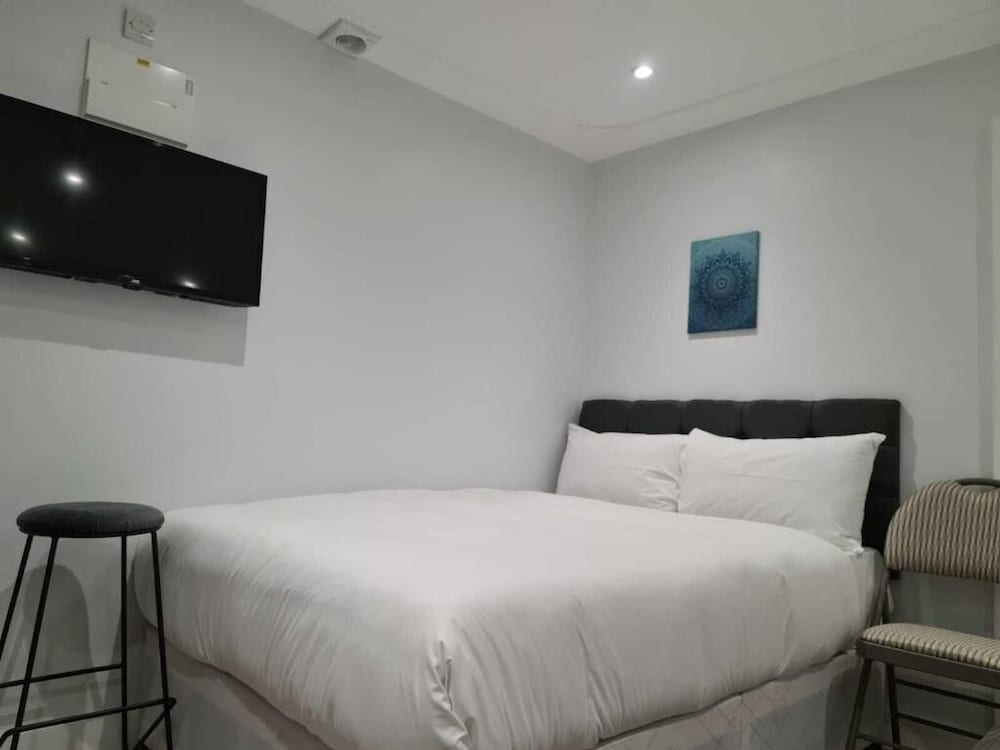LONDON PLAZA SERVICED APARTMENTS 19/52