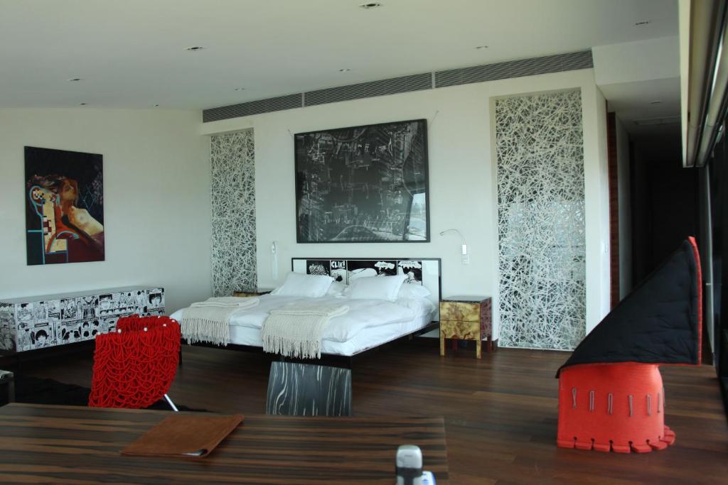 Suite, Sea View