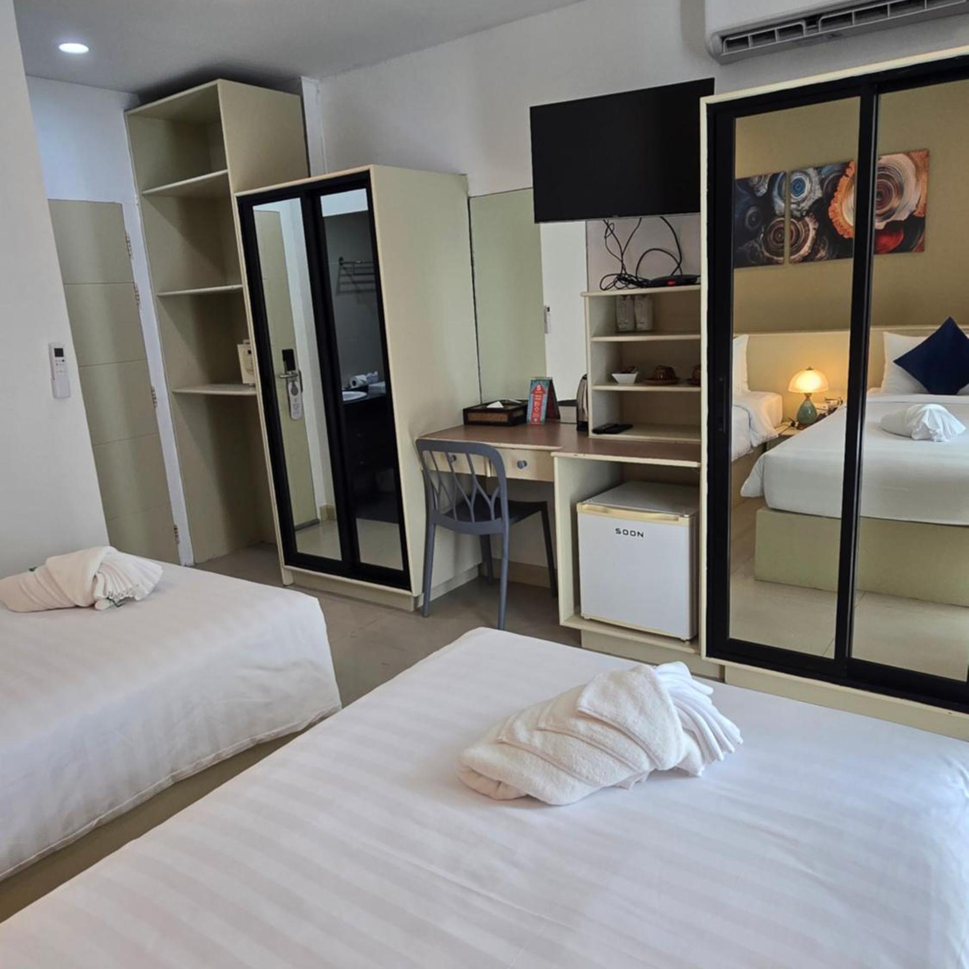 غرفة سوبيريور بسرير مزدوج أو سريرين منفصلين بإطلالة على البحر بشرفة، MODERN LIVING HOTEL 7/10