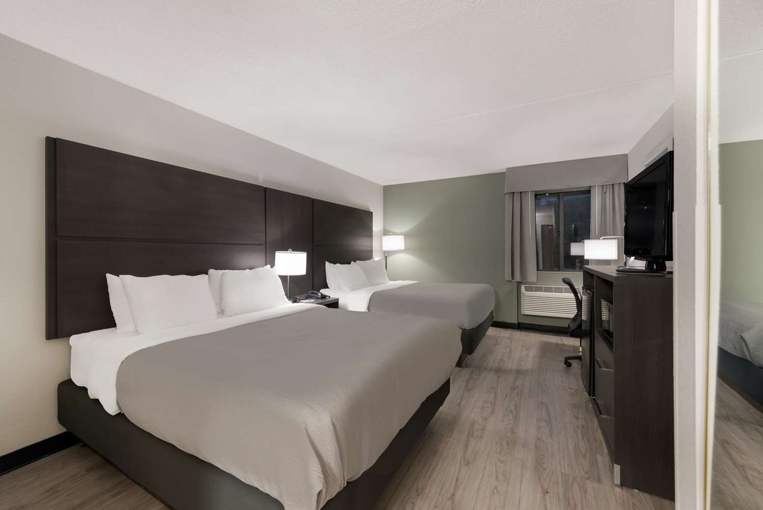 غرفة بسريرين كوين، Quality Inn Merriam Kansas City 2/4