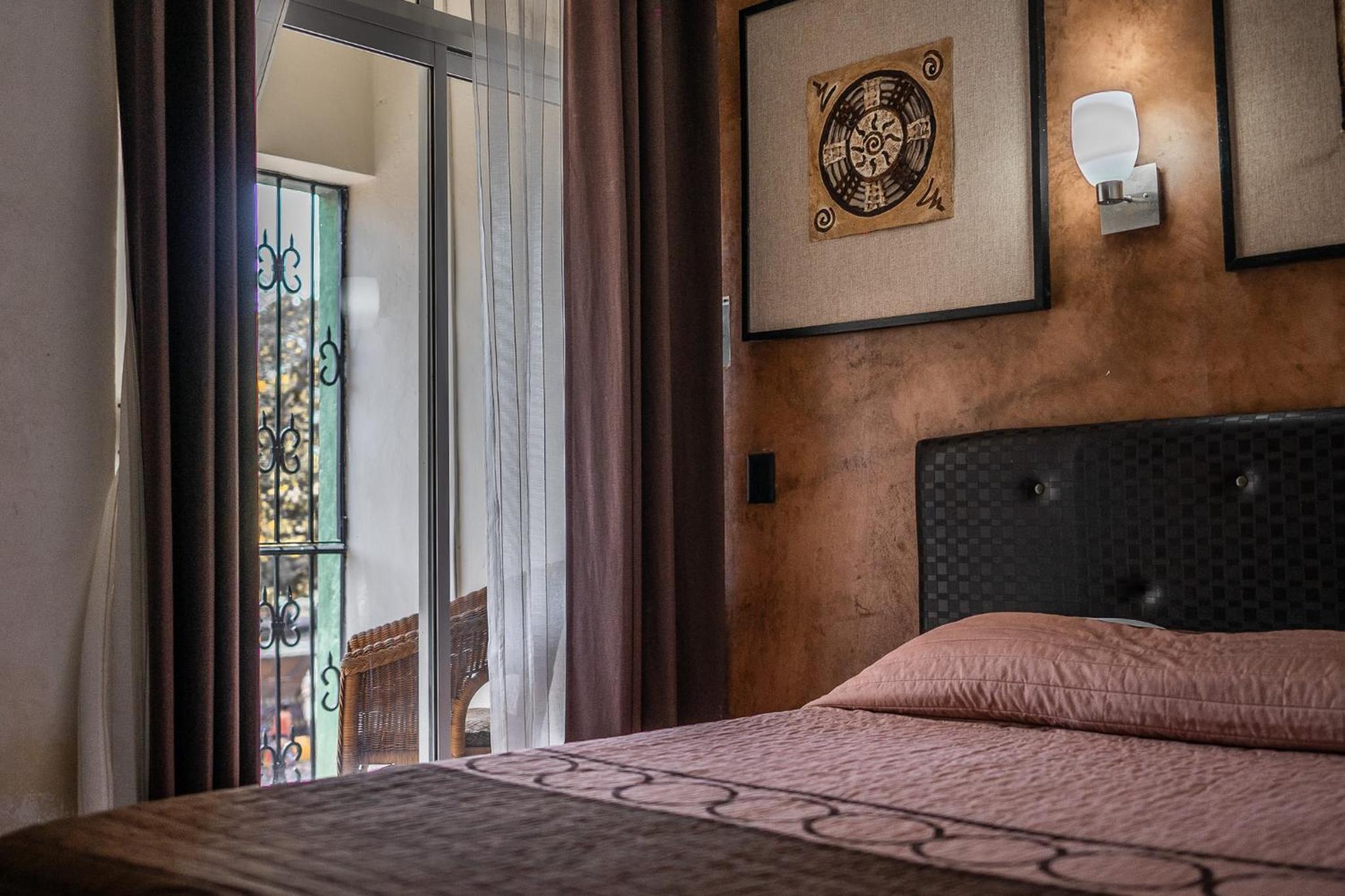 غرفة بسرير مزدوج بشرفة، SUITE HOTEL MARIA DE LA LUZ 3/9