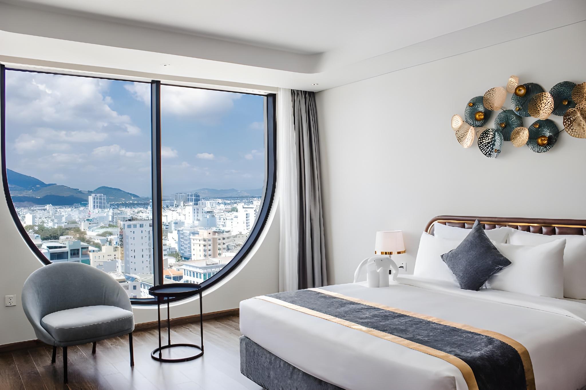 Senior, Deluxe, City View