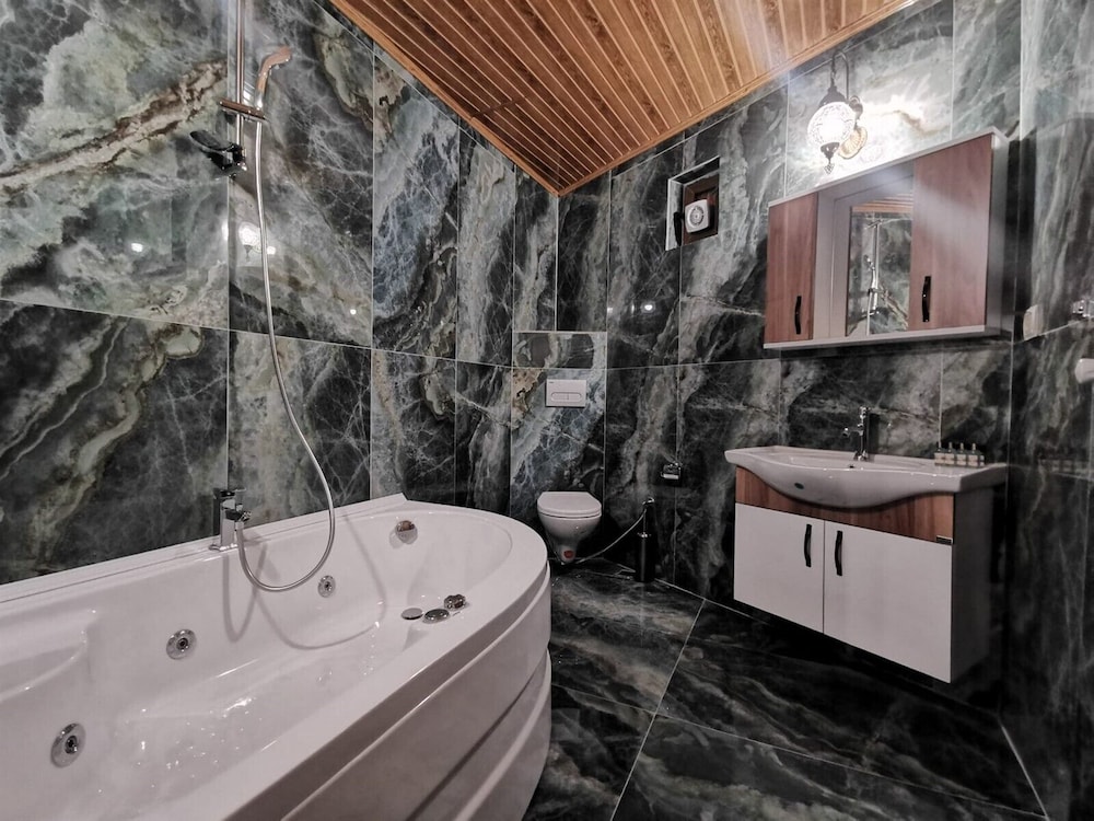 Falcon Cave Suites 47/49