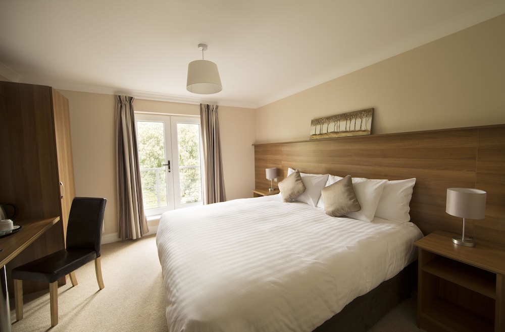 Riverside Hotel 10/50
