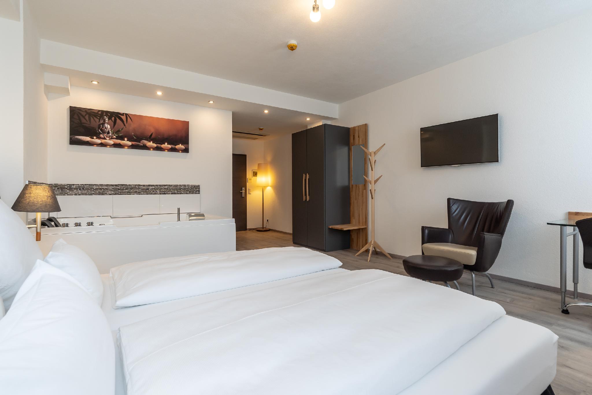 Hotel In Laisen 7/24