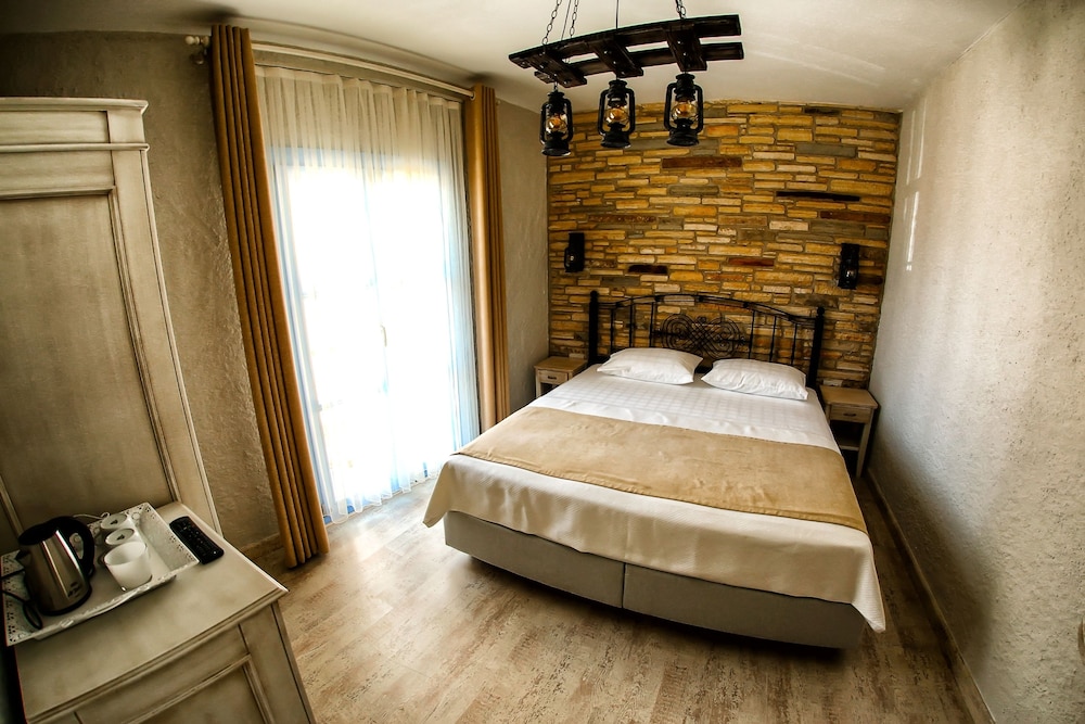 Deluxe, Balcony