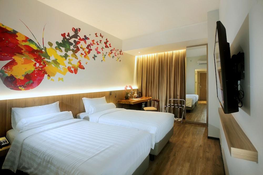 The Zuri Palembang 14/58
