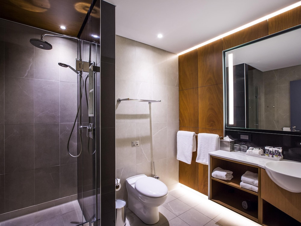 Mercure Sydney Liverpool 47/48