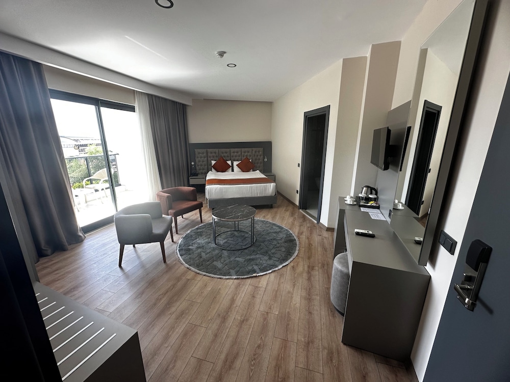 Side Golden Rock Hotel 16 plus Adults Only 27/36