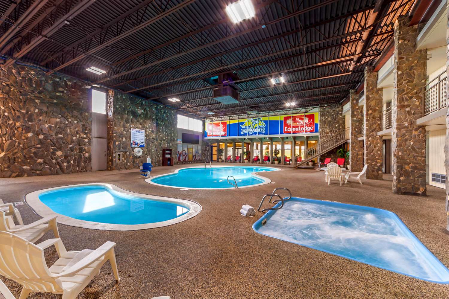 Econo Lodge Inn & Suites Brookings, SD 21/41