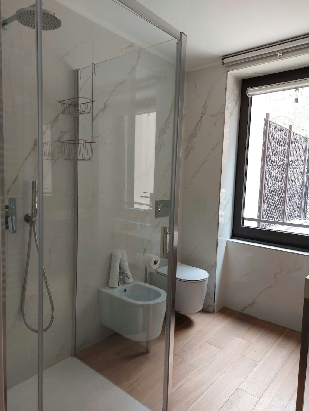NJ Hotels & Apartments 48/49
