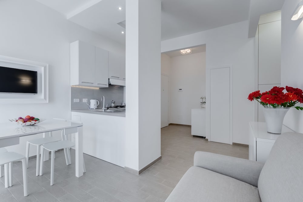 Trastevere White Apartment 9/17