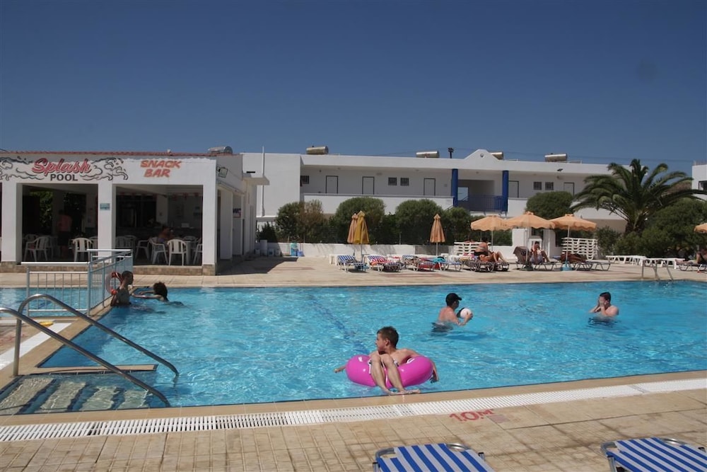 NIKOS 2 STUDIOS AND APARTMENTS 25/25
