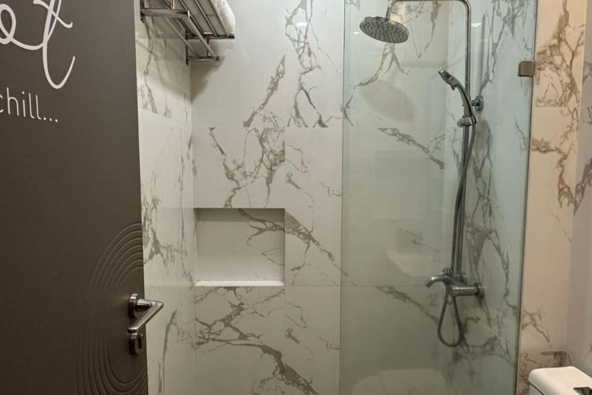 Bathroom at Luxebridge Hotel by Hiverooms, DAVAO