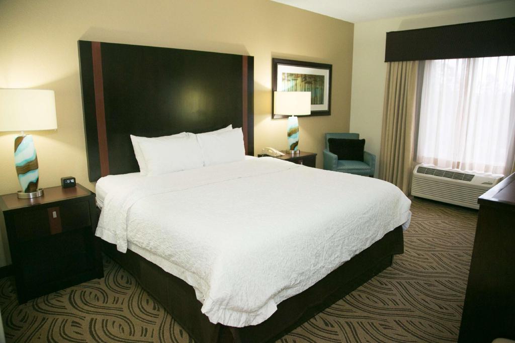 ROOM, KING BED, ACCESSIBLE