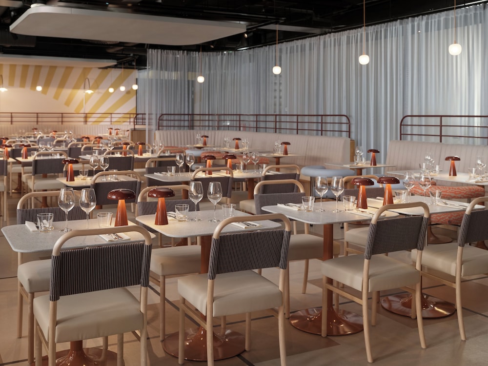 restaurant cafeteria
