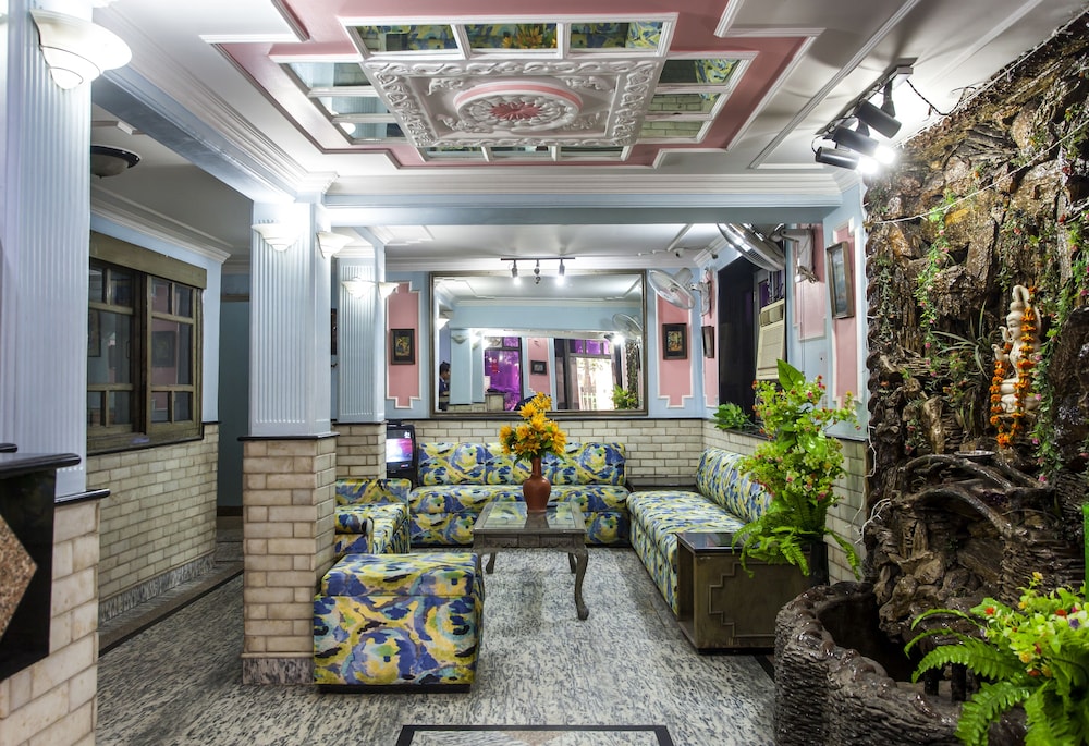 Sunshine Hotel 30/39