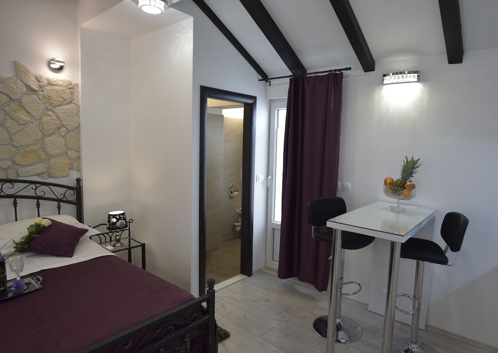Kuzma Rooms 2 7/18