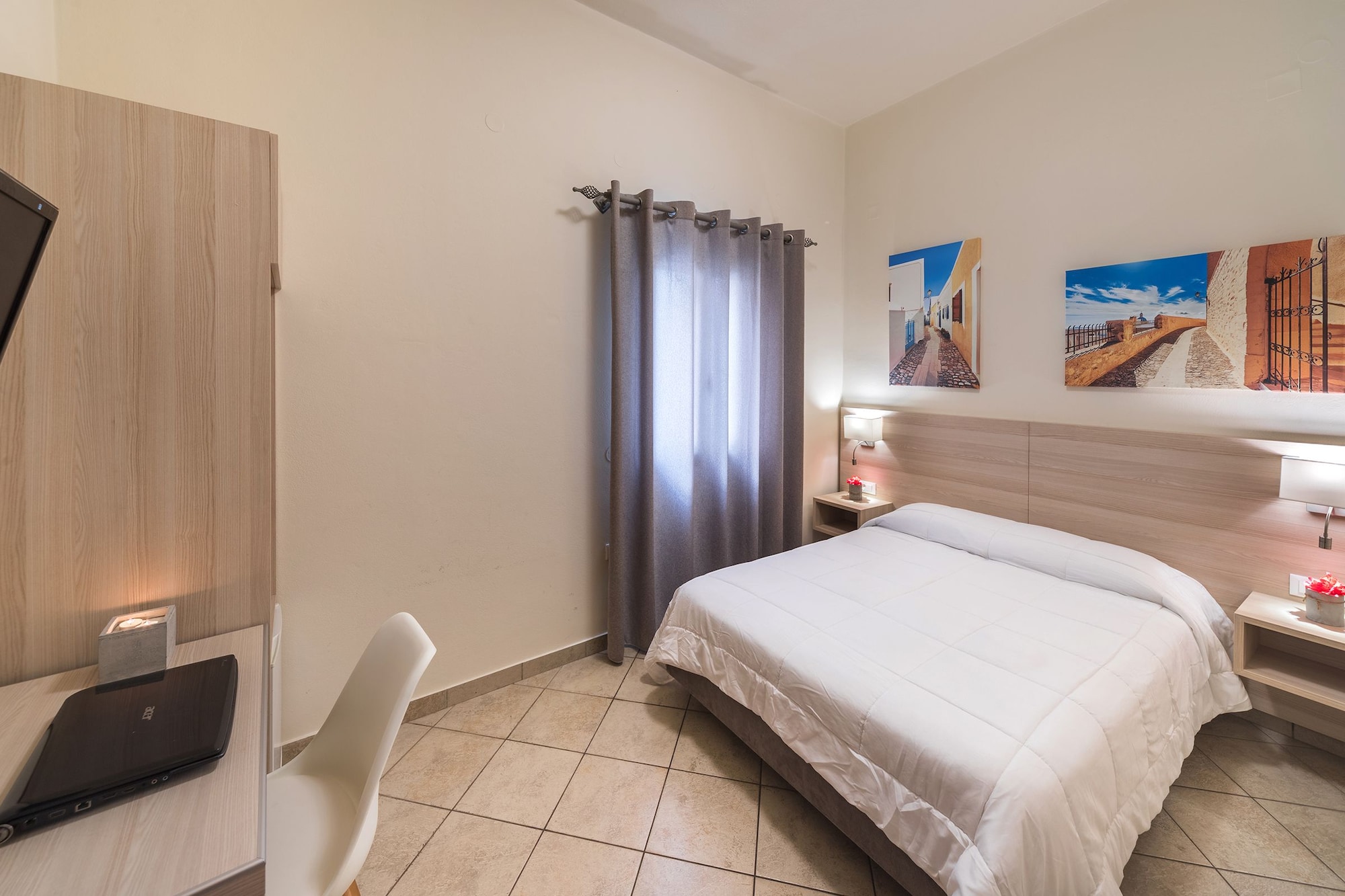 ROOM, SINGLE