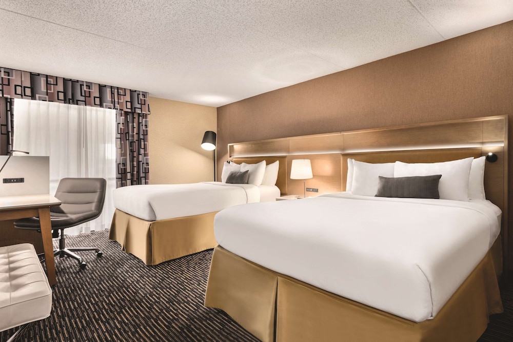 Urbana Hotel and Conference Center 6/35